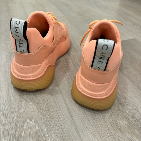 Good condition sneakers. I just changed my style and I don’t wear it anymore - Picture 3 of 8